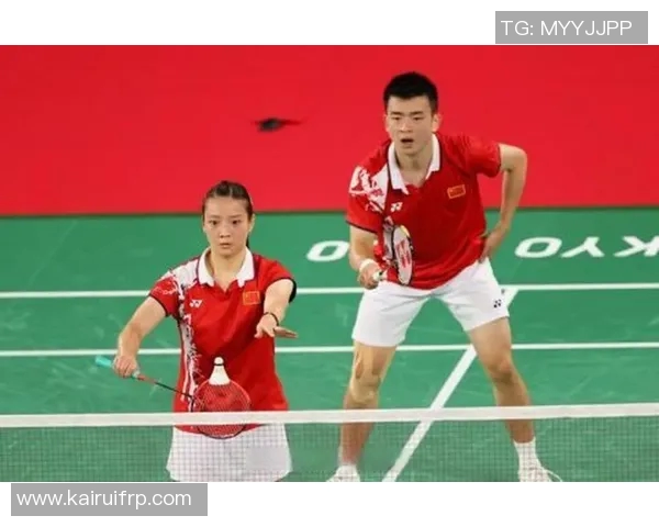 成都羽毛球队包夹战术革新探索与实践分析