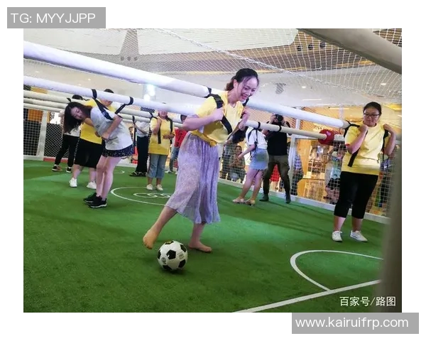 足球明星亲临业余赛场展现球技与热情引发球迷热烈追捧